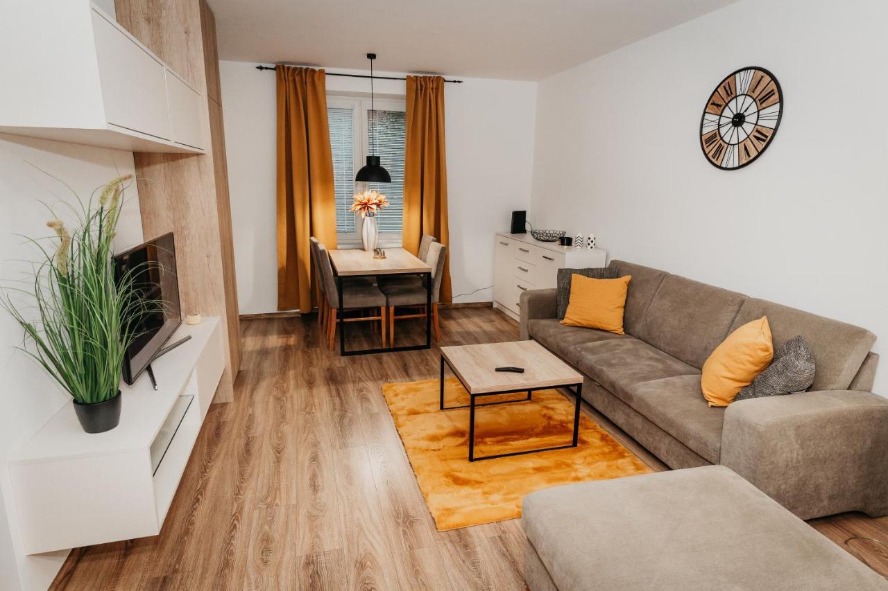Old Town City Center Apartment 2 - Private Parking Included Košice Esterno foto