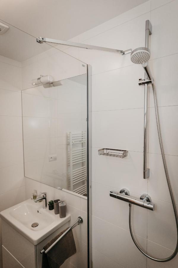 Old Town City Center Apartment 2 - Private Parking Included Košice Esterno foto