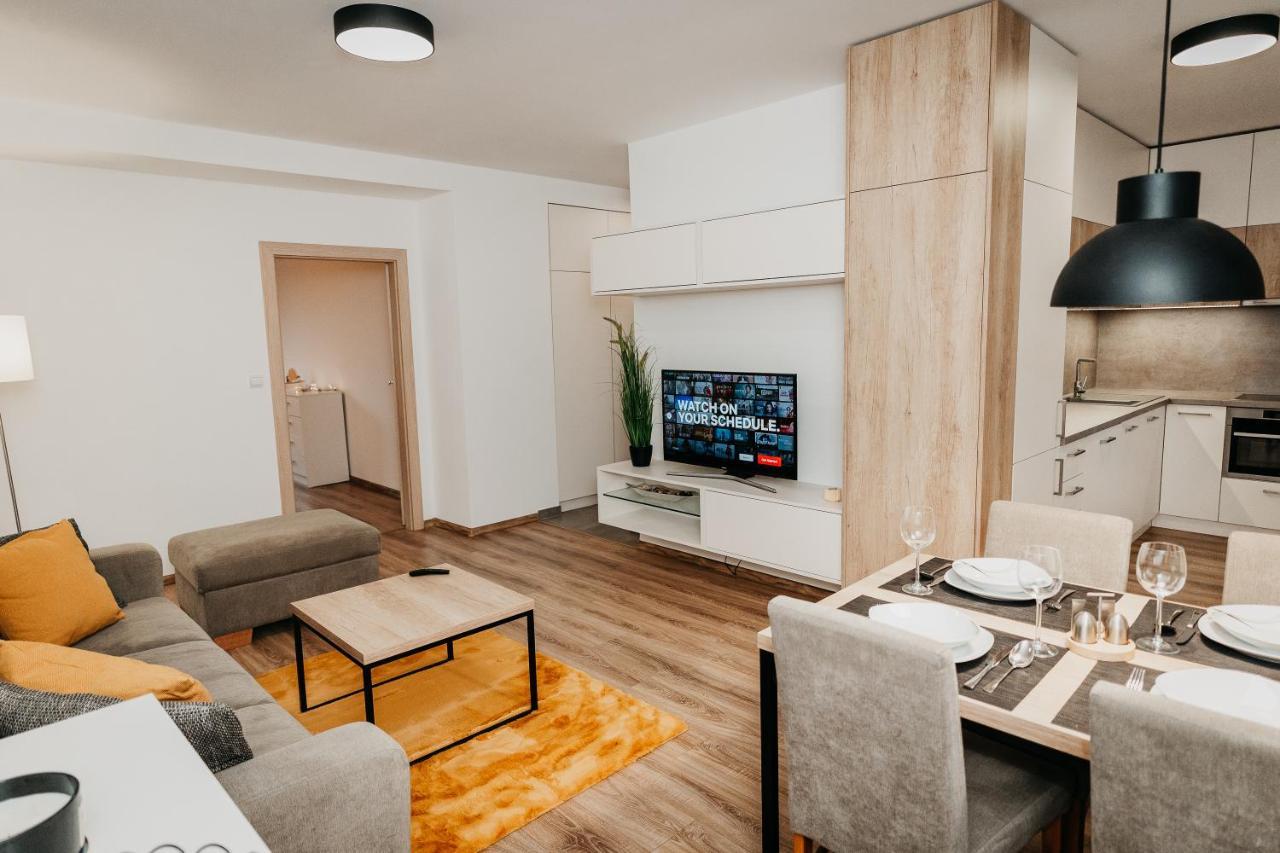 Old Town City Center Apartment 2 - Private Parking Included Košice Esterno foto
