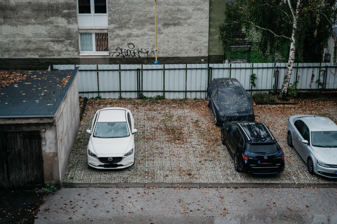Old Town City Center Apartment 2 - Private Parking Included Košice Esterno foto