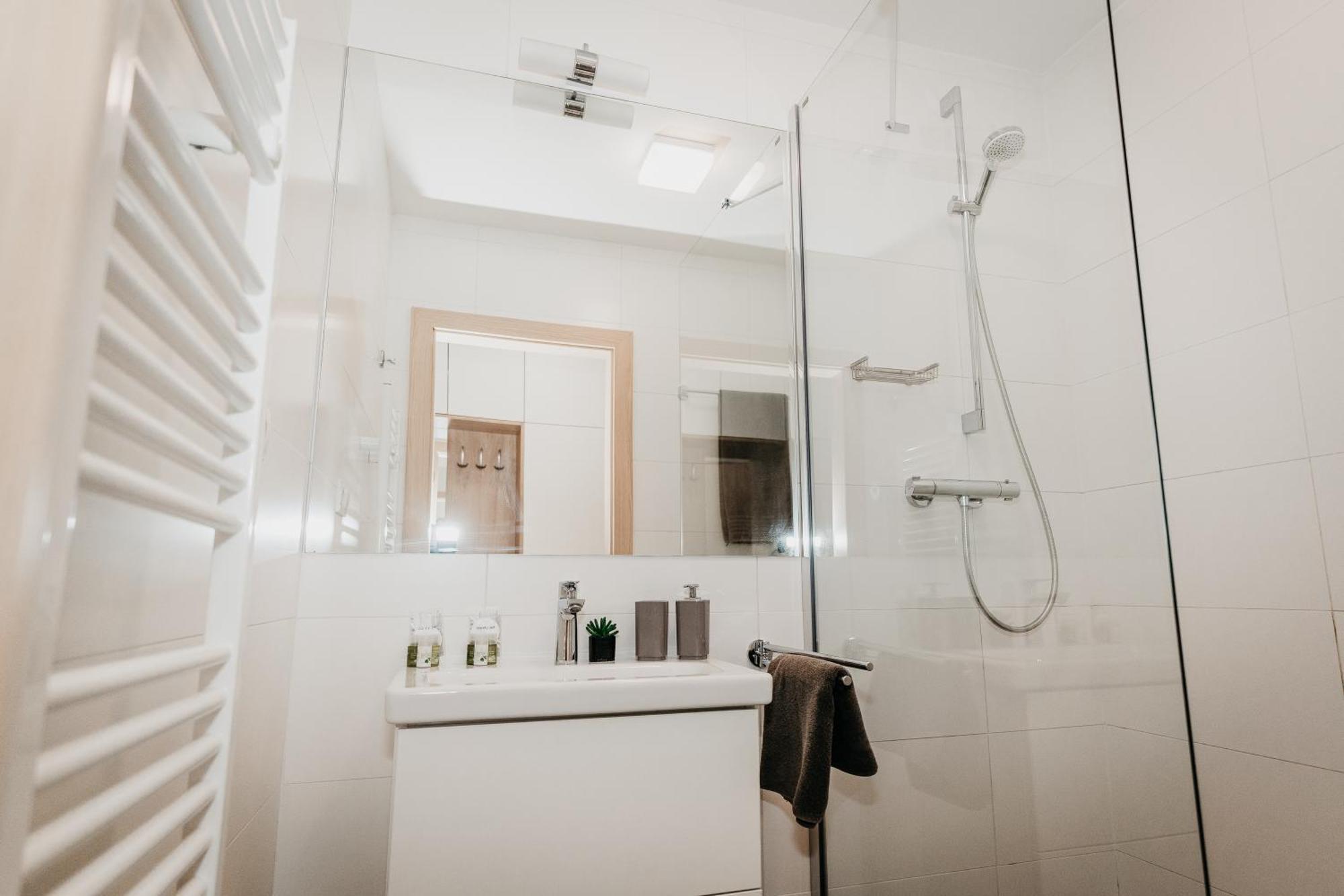 Old Town City Center Apartment 2 - Private Parking Included Košice Esterno foto